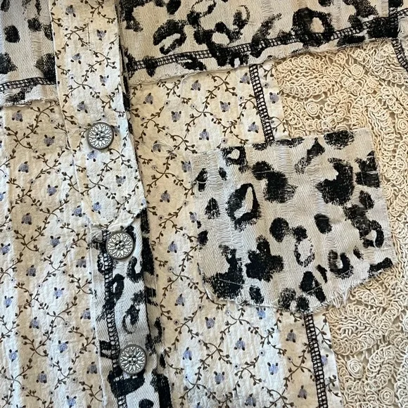 POL Patchwork Lace Leopard Floral Button up Jacket Shacket Cream and Black Small - Picture 6 of 9
